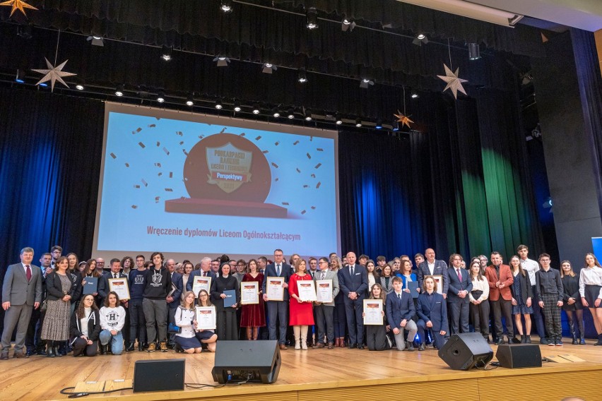 Tarnobrzeskie szkoły "Hetman" i "Budowlanka" nagrodzone na gali dla najlepszych w Podkarpackim Rankingu Liceów i Techników Perspektywy 2023