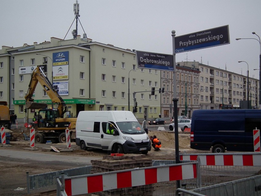 Dąbrowskiego: Ułożyli torowisko, a teraz część rozbierają