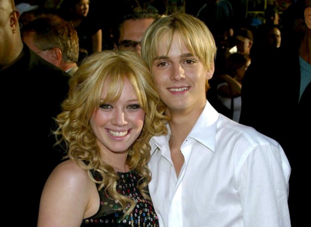 Hilary Duff spotykała się z Aaronem Carterem od 2000 roku. Ich związek miał trwać ok. trzech lat.
