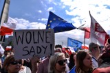 Protest na placu Solidarności w Gdańsku 22.07.2017. Pojawił się Lech Wałęsa! [WIDEO, ZDJĘCIA]