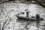 Poszukiwania Michała Rosiaka: Sonary nie wskazały, by w rzece znajdowało się ciało