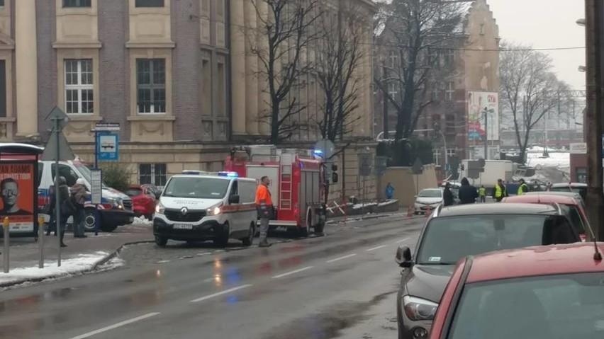 Ewakuacja Sądu Rejonowego w Katowicach: Drogi w centrum...