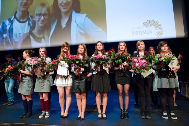 Oto tegorocznych Ośmiu, a właściwie Osiem białostockich Wspaniałych - od lewej:  Ewelina Rydzewska, Patrycja Wasilewska, Karolina Bierć,  Dominika Chrzanowska, Justyna Małyszko, Anna Lubowicka, Aleksandra Popowska, Magdalena Sienkiewicz.