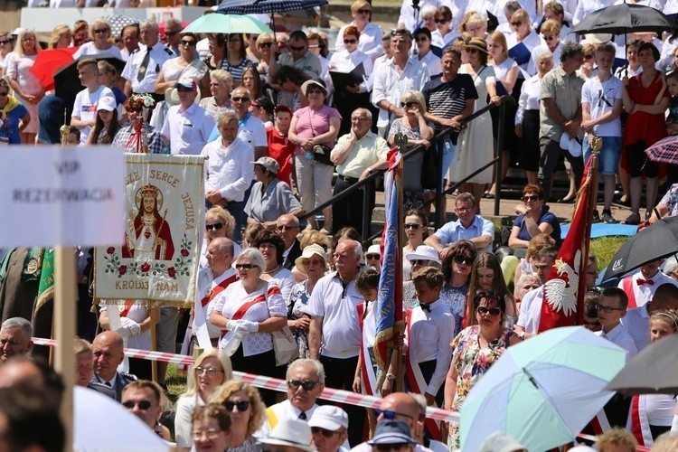 Papież Jan Paweł II w Sandomierzu – 20 lat później. To były wielkie uroczystości (NOWA GALERIA ZDJĘĆ)