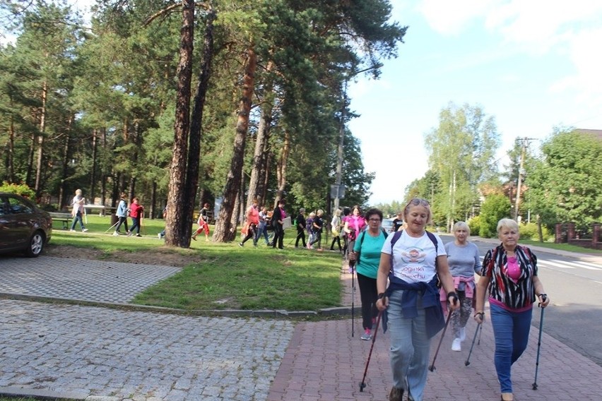 Mieszkańcy Bukowna wzięli udział w marszu  Nordic Walking "Moda na zdrowie"