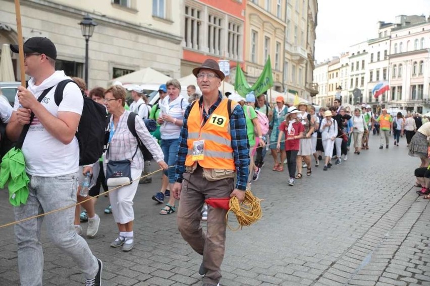 Kraków. Pielgrzymi tłumnie ruszyli na Janą Górę [ZDJĘCIA]