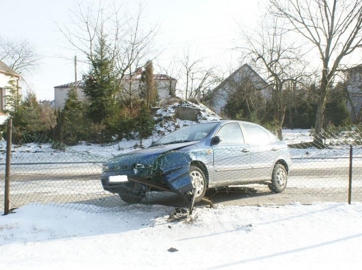 Fiat uderzył w płot