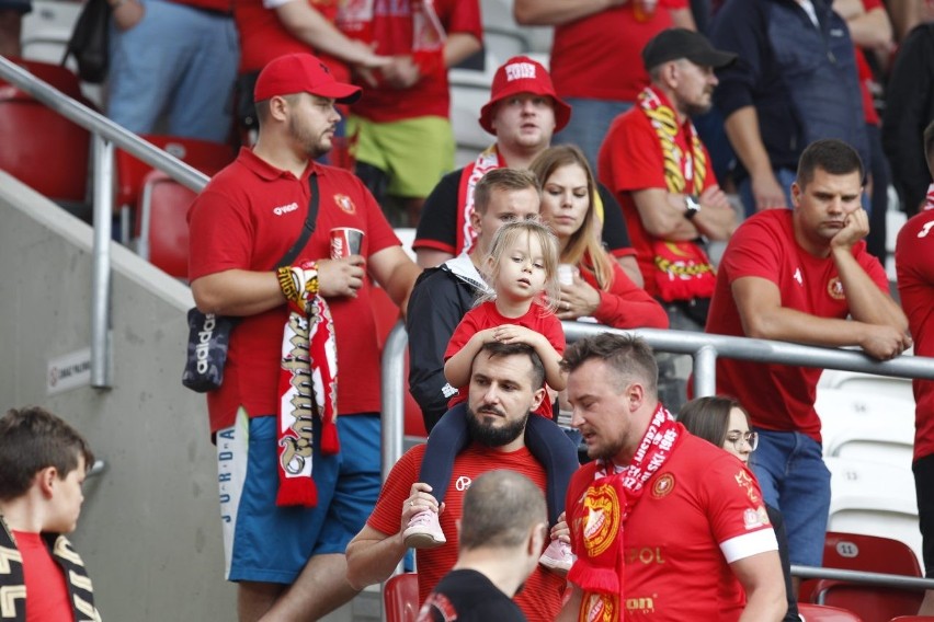 Kibice Widzewa na meczu z Sandecją. Zdjęcia fanów Widzewa