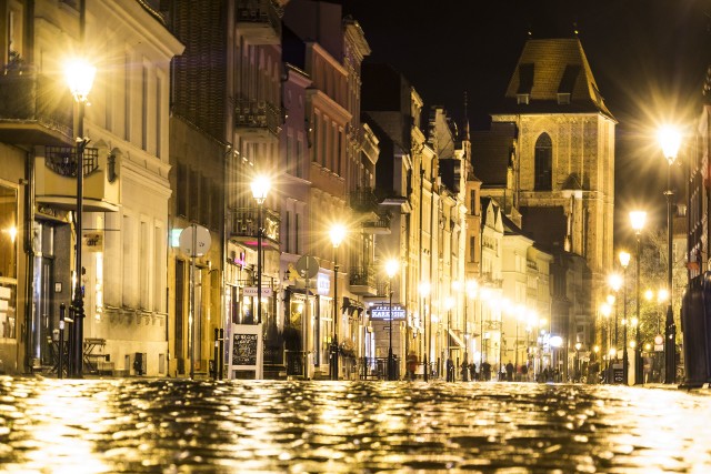 Toruń jest piękny nie tylko w dzień, ale również po zmroku. Zobacz miasto w obiektywie fotoreportera "Nowości" Grzegorza Olkowskiego.Zmiany w letnich ogródkach na starówce