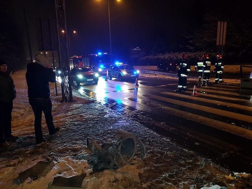 Szaleńcza jazda i szalony bieg w Olkuszu. Taksówkarz zatrzymał uciekającego kierowcę. Na szczęście nikomu nie zrobił krzywdy [ZDJĘCIA]