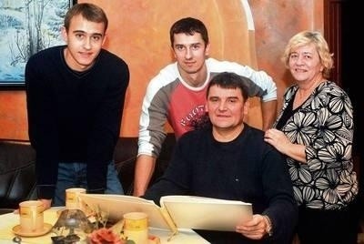 Od lewej: Krzysztof, Tomasz, Jan i Halina Koziełowie Fot. Wacław Klag