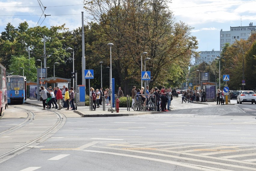 Wrocław: Tramwaj wykoleił się przy Dworcu Głównym