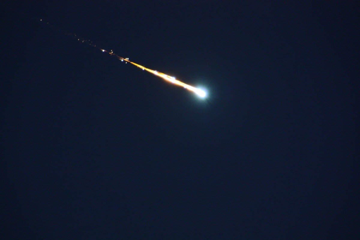 Meteor leciał nad Polską i spadł w Jaworze? Niezwykłe zjawisko na niebie na  zdjęciach i wideo | Dziennik Zachodni