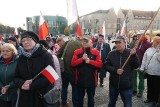 Poznań solidarny z polskimi pogranicznikami. Poznaniacy manifestując okazali wsparcie straży granicznej. Zobacz zdjęcia