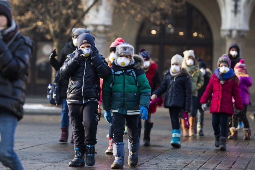 Olbrzymi smog nad Krakowem. Rekordowe przekroczenie norm [DANE]