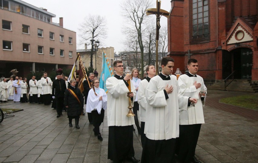 Ks. biskup nominat Andrzej Iwanecki przyjął  sakrę biskupią...
