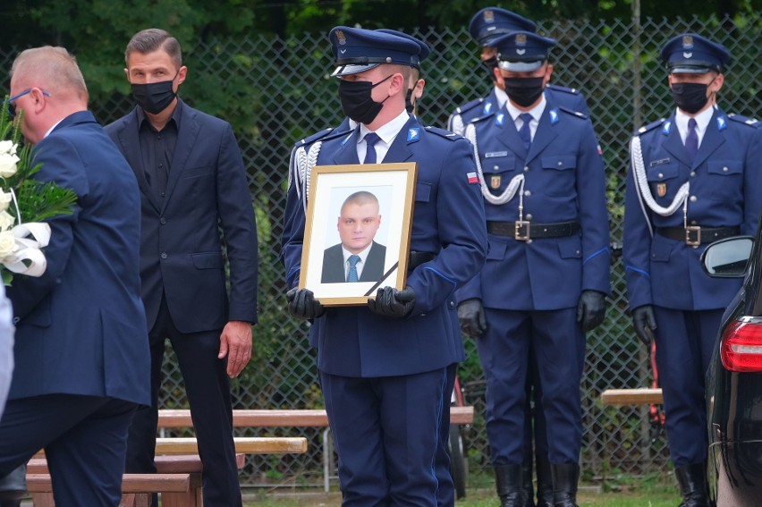 Pogrzeb Marcina Szpyruka [ZDJĘCIA] Policjant, który zginął ratując 12-latkę przed utonięciem, został pochowany w Siedlcach