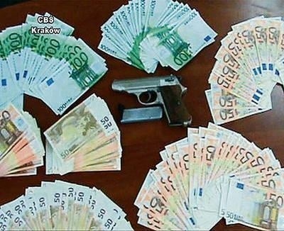 W sumie policjanci przechwycili banknoty o wartości 150 tys. euro FOT. ARCHIWUM POLICJI