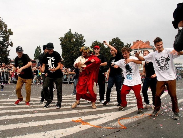 Break dance spróbował też Bachus!