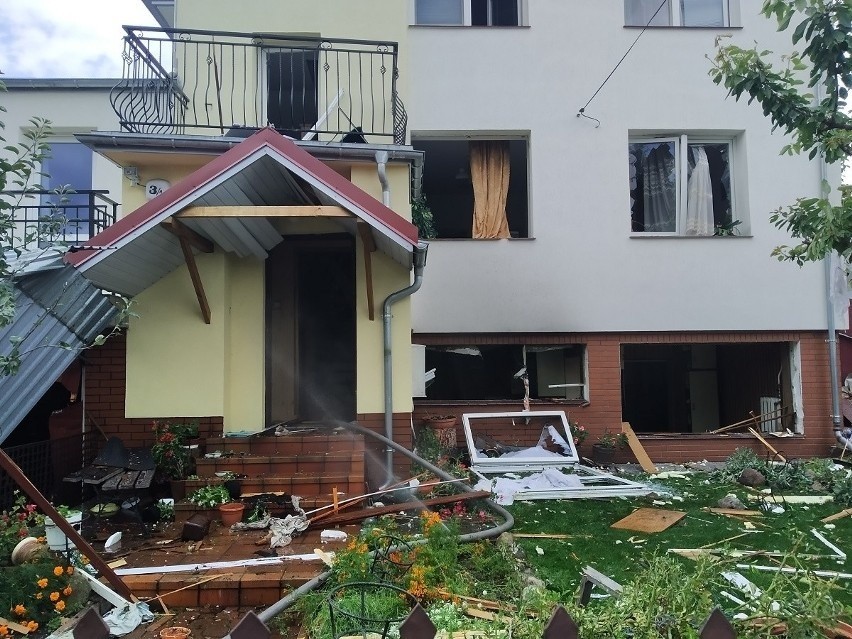 Białystok. Eksplozja gazu w domu na ul. Kasztanowej i cztery ofiary. To miało być rozszerzone samobójstwo (zdjęcia)