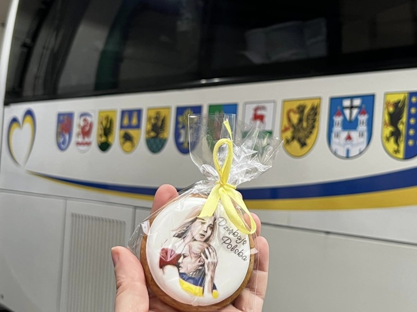 Na Ukrainę pojechał autobus do przewozu dzieci podarowany przez samorządowców z gmin i powiatu bytowskiego 