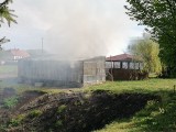 Pożar w klasztorze ojców Bernardynów w Łęczycy. Ogień w budynkach gospodarczych ZDJĘCIA 3.05.2020