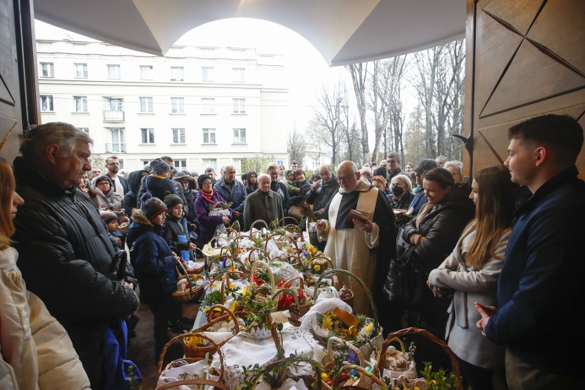 Wielkanoc 2022. Święcenie pokarmów w rzeszowskich kościołach [ZDJĘCIA]