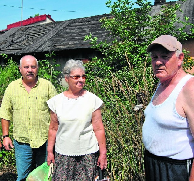 Mieszkańcy ul. Krzywej nie mogą się doczekać, kiedy z ich sąsiedztwa zniknie brzydka i niebezpieczna chałupa