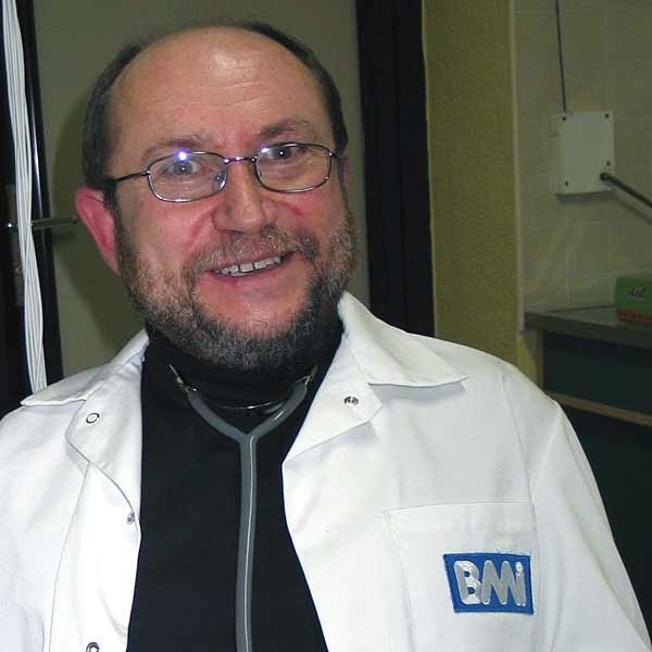 - Nie udowodniono, że preparaty witaminowe z aptek w sytuacjach infekcji są cenne - mówi lek. med. Bogdan Leyko.