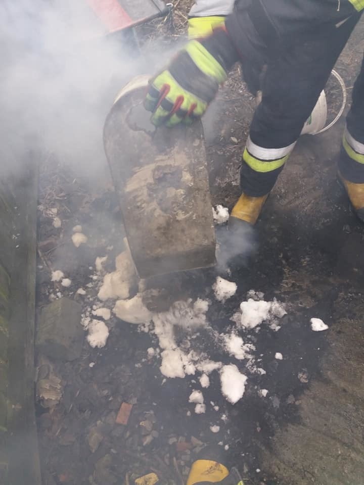 Kolejny pożar sadzy w kominie. Strażacy z Tarnobrzega i Sokolnik w akcji (ZDJĘCIA)