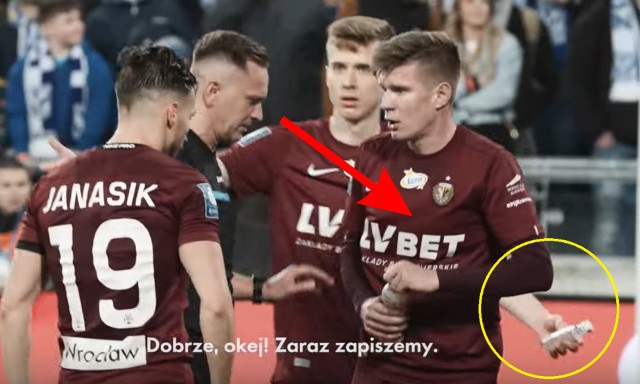 Piłkarze Śląska, sędzia Lasyk i butelka po wódce rzucona w kierunku Macenki