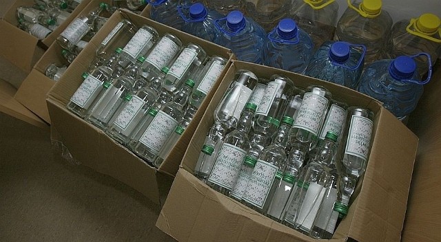 Około 100 tys. butelek z podrabianym spirytusem trafiło na polskie targowiska