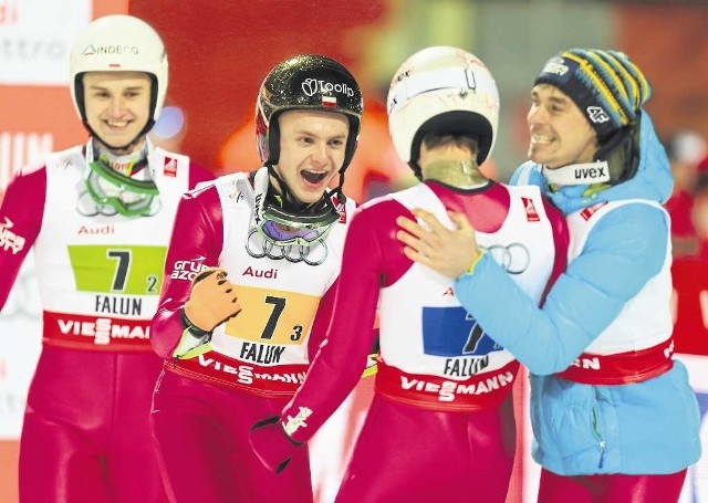 Polscy skoczkowie zawodzili w konkursach indywidualnych narciarskich mistrzostw świata w Falun, ale finisz mieli na medal. Konkretnie na medal brązowy, bo wygrali Norwegowie przed Austriakami