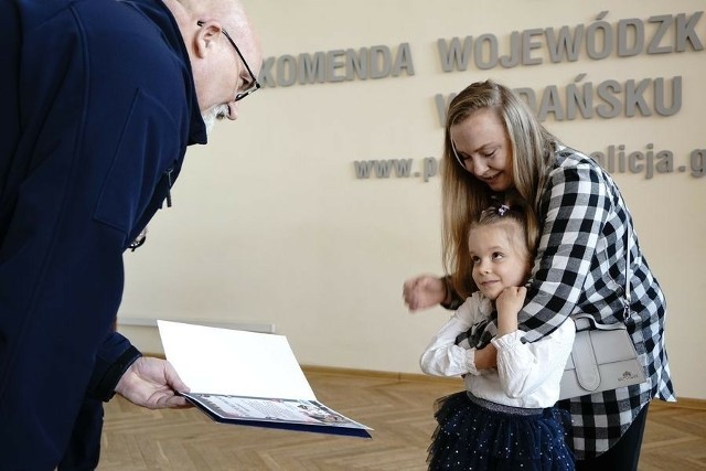 Komendant Wojewódzki Policji w Gdańsku podziękował dziewczynce za jej odważne zachowanie!
