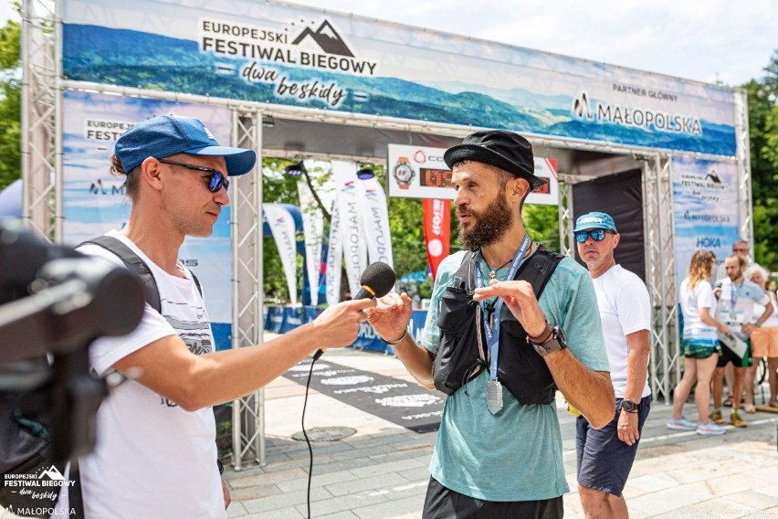 Krynica-Zdrój. Morderczy bieg na ponad 105 km podczas Europejskiego Festiwalu Biegowego. Dwóch ultramaratończyków z tym samym czasem