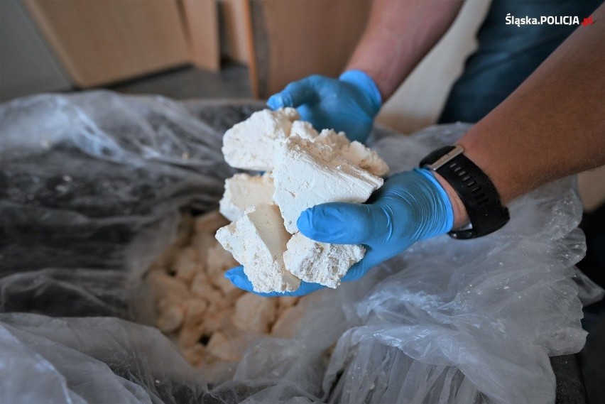 Policja zlikwidowała fabrykę amfetaminy. Przejęto ponad 50 kg narkotyków i nie tylko