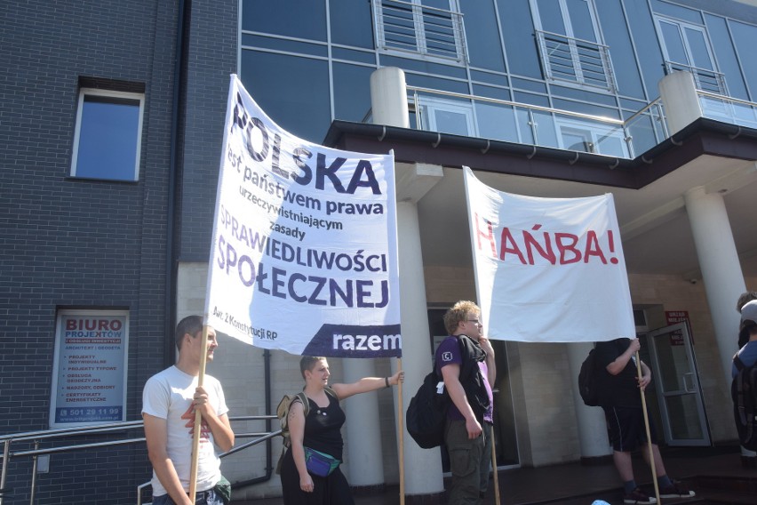 Protest pracowników Huty Szkła w Zawierciu ZDJĘCIA