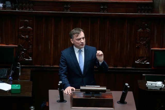 Sejmowa komisja sprawiedliwości i praw człowieka zajmuje się rozpatrzeniem wniosku opozycji o wyrażenie wotum nieufności wobec Ziobry.