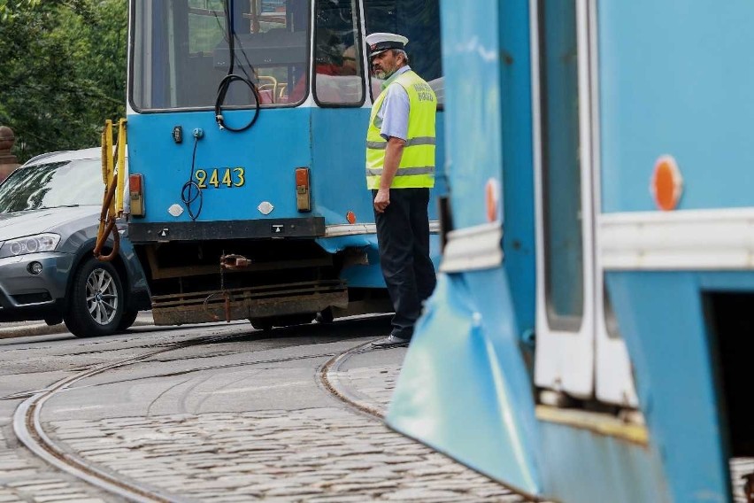 Tramwaj wykoleił się na moście Zwierzynieckim. Most nieprzejezdny