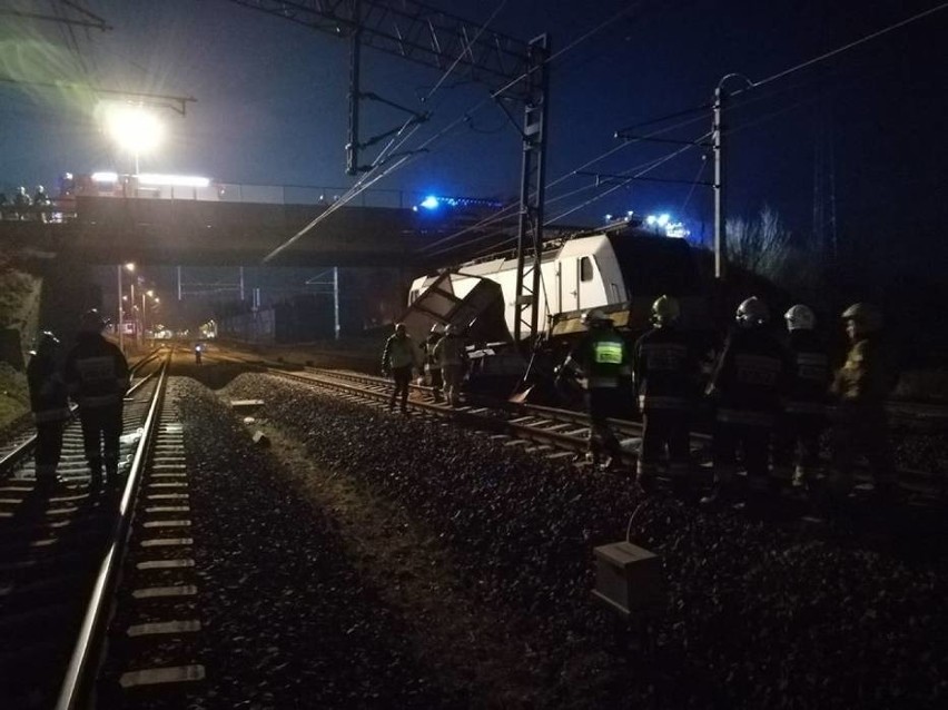 Wypadek na torach w Szymankowie między Tczewem a Malborkiem 9.03.2020. Zderzenie lokomotywy z drezyną, 2 osoby nie żyją [zdjęcia].
