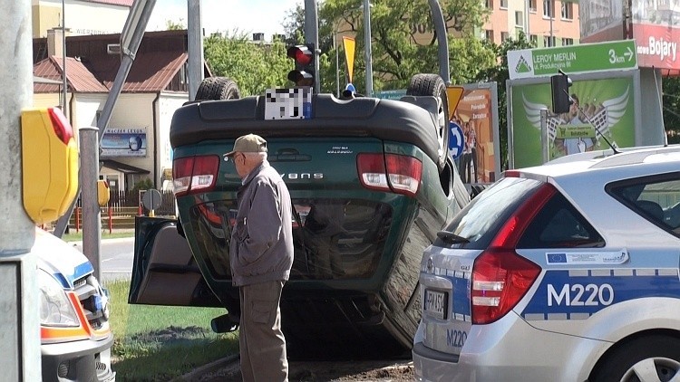 Wypadek przyciągnął gapiów