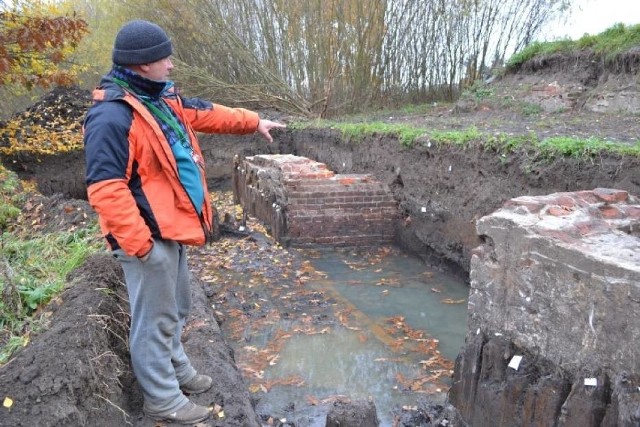 Archeolodzy z firmy Archeo Service odkryli m.in. resztki dawnego wiatraka odwadniającego, w okolicach miejscowości Rakowiska