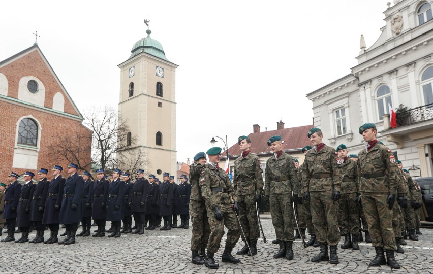 Tłumy rzeszowian na odsłonięciu pomnika marszałka Józefa...