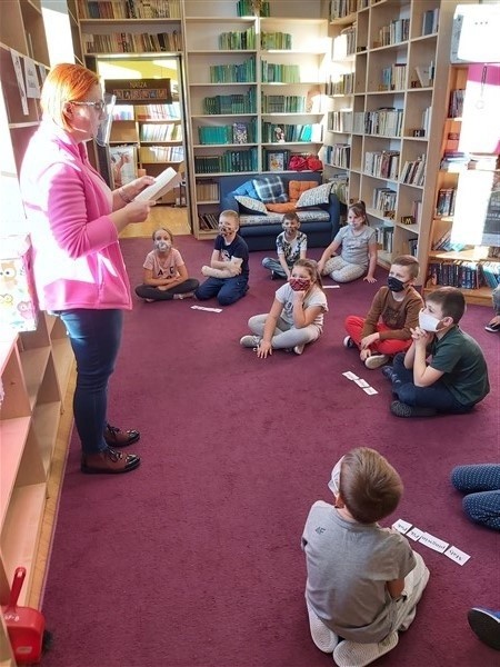 „Dobranocka w podróży” i Wspominajki-Bahdajki” w szkolnej bibliotece w Wicku