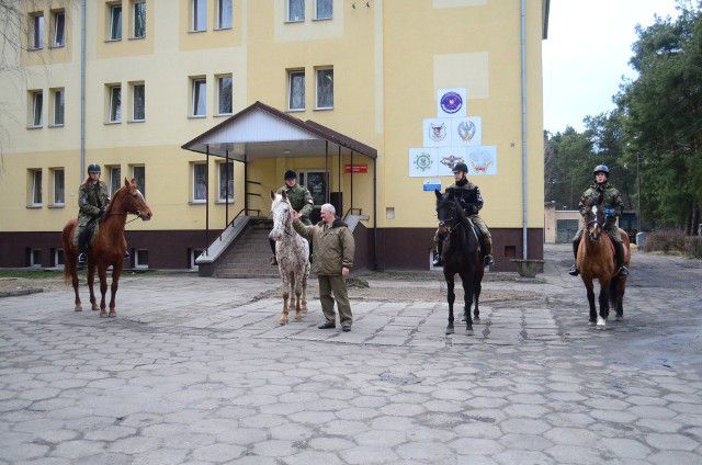 Od 2012 roku Zespół Szkół w Lipinach prowadzi także Liceum Kadetów, a kadeci mają tu między innymi naukę jazdy konnej.