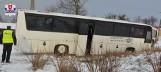 Majdan Górny: Kierowca opla wjechał w szkolnego gimbusa. Jechało nim 16 dzieci