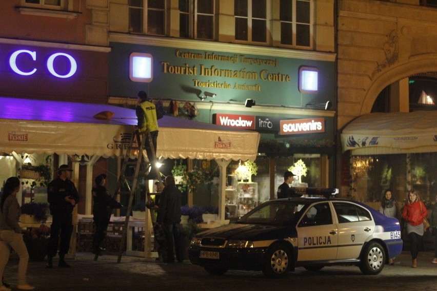 "Wrocławski Rynek wybuchnie" - policja w nocy szukała bomby w Rynku (ZDJĘCIA)