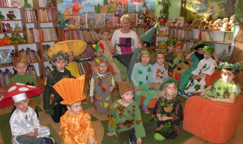 "Leśne duszki i grzybki" - czyli występ przedszkolaków w pińczowskiej bibliotece