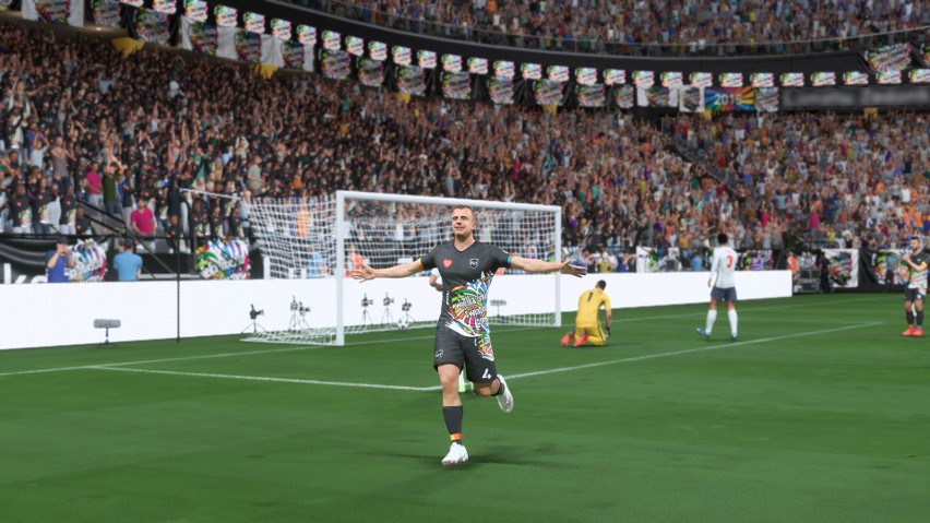 FIFA 22 gra z WOŚP. Piłkarze biegają w strojach z sercem