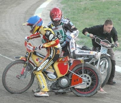 Zbigniew Suchecki wrócił po Grzegorza Walaska, kiedy w III biegu kapitanowi ZKŻ-u Kronopolu zdefektował motocykl. Musimy być drużyną, jeśli chcemy obronić ekstraligę.